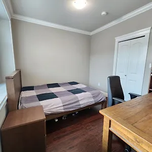 https://rare-find-exquisitely-new-quiet-safe-skytrain-home.vancouver-hotels-bc.net